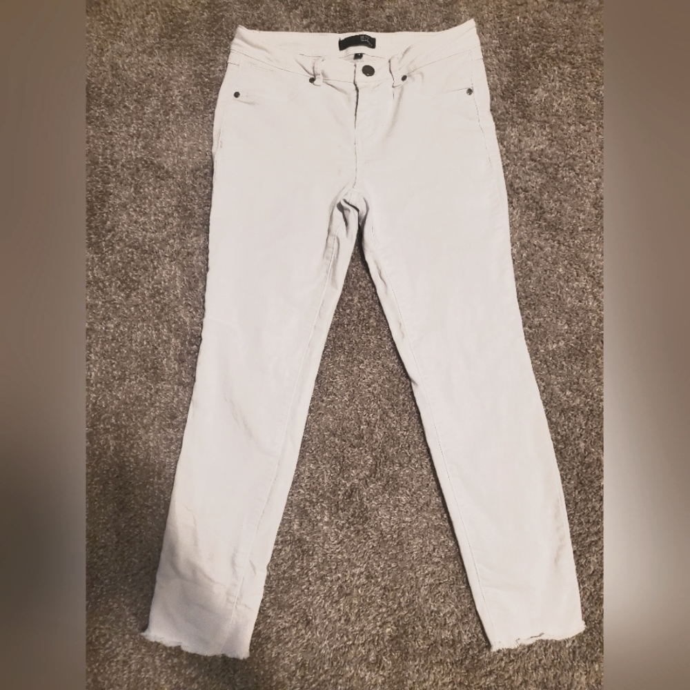 Size 10 White gently used 1822 denimem white distressed ankle jeans